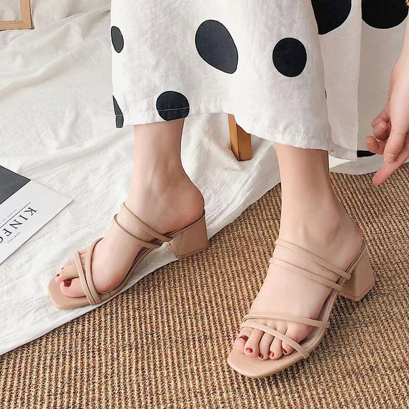 New mid-heeled sandals for women to wear as outerwear, thick heels and one-strap shoes for women